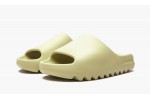 ADIDAS YEEZY
YEEZY SLIDE
Resin 2021