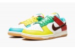 NIKE
DUNK LOW
Free 99 - White