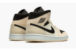 Jordan WMNS AIR JORDAN 1 MID
Guava Ice
